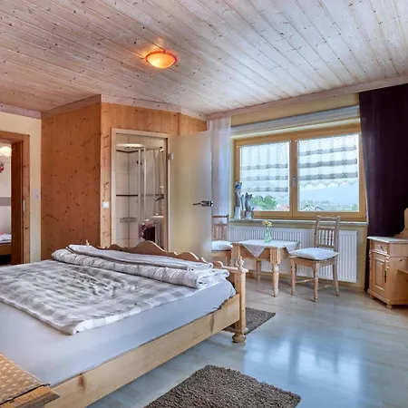 Huisnhof Apartment Arrach
