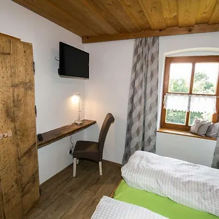 Huisnhof Apartment Arrach