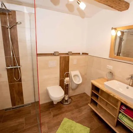 Huisnhof Apartment Arrach
